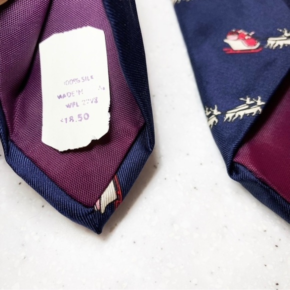 Cape Cod 100% Silk Novelty Print Santa Clause Sled & Reindeer Mens Necktie - Picture 5 of 5